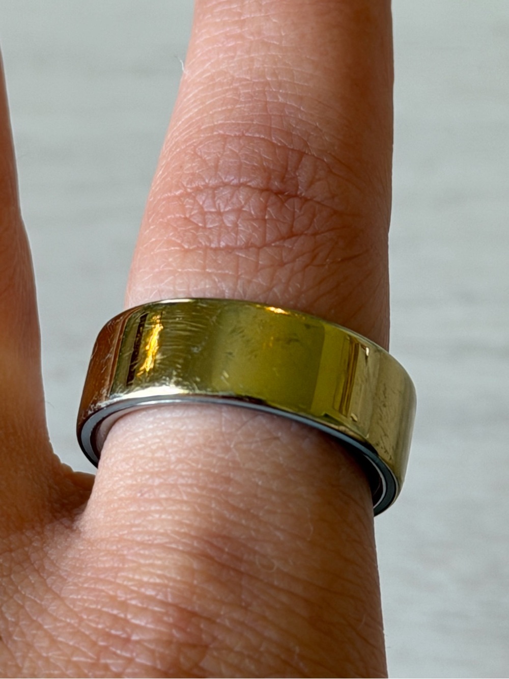 Oura Smart Ring 4 in Gold - Size 9 - Picture 9 of 9
